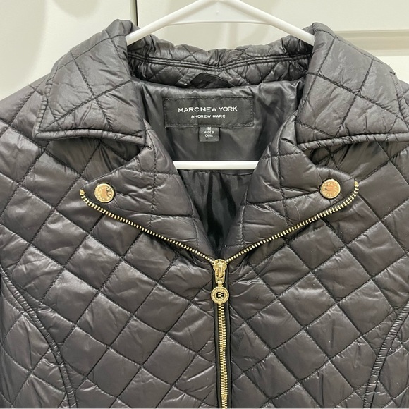 Marc New York. Andrew Marc. Women’s Coat Size Medium. Black with Gold. Quilted. - Picture 2 of 11